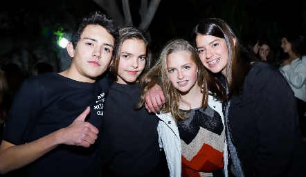  Carlos, Pau, Katia y Cinthia.