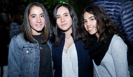  Ana Julia, Andrea y Sofía.