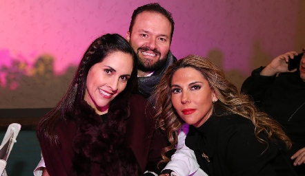  Vanessa Rodríguez, Francisco de Alba y Claudia Tovar.