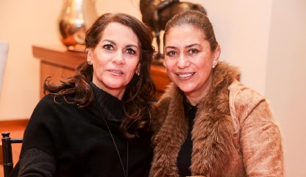  Raquel Altamirano y Verónica García.