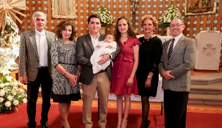  Rodrigo con sus papás y abuelitos, Luis de la Rosa, Mary Carmen Von Der Meden, Rodrigo de la Rosa, Ale Rangel, Coco Fernández de Rangel y Fernando Rangel.