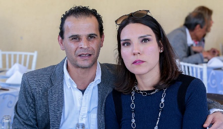  Mauricio González y Elizabeth Elizondo.