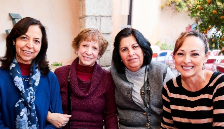 Liliana Campos, Leticia González, Cristina Suárez y Ligia Vales.