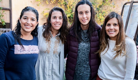  Martha Morales, Cristy Barragán, Brenda González y María José Barragán.