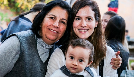  Cristina Suárez, Valeria Flores y José Pablo.