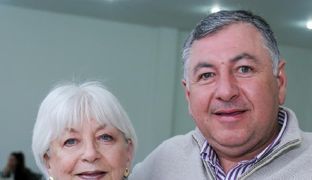  Rodrigo Villasana con su mamá Gladys de Villasana.