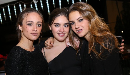  Daniela Zermeño, Ale Godiba y Renata Fernández.