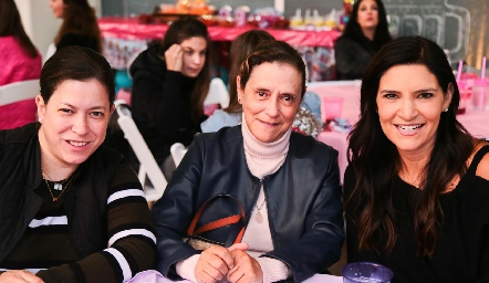  Margarita Medina, Margarita Acebo y Estela Calzada.