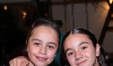  Elena y Camila.