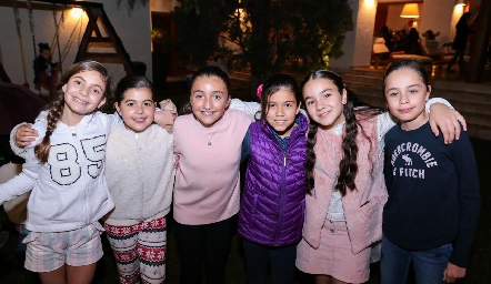  Cayetana, Sofía, Isabela, Pía, Camila y Elena.