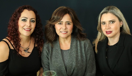  Beatriz de Ayala, Laura Acosta y Karla Saucedo.