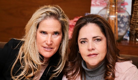  Claudia Quiroz y Gaby Carreón.