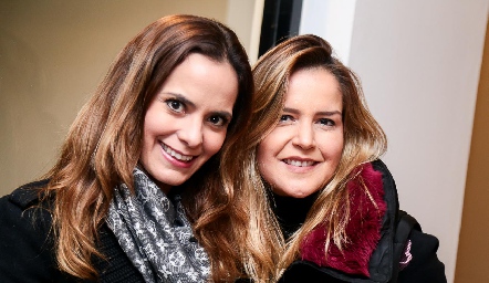  Gloria Medina y Erika Olivares.