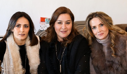  Claudia Artolózaga, Delly Cázares y  Karina Vita.