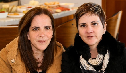  Claudia Martínez y Claudia Hinojosa.