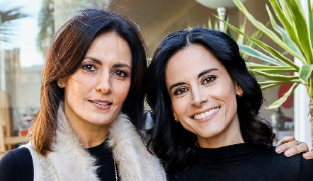  Claudia Artolózaga y Anilú Enríquez.