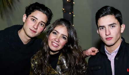  Santiago Rodríguez, Karina Alcalde y Julio Córdova.