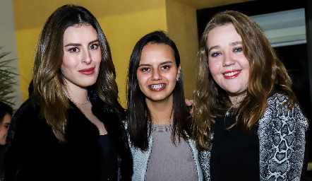  Laura Ortuño, Arantxa Pérez y Maricarmen Mendizábal.
