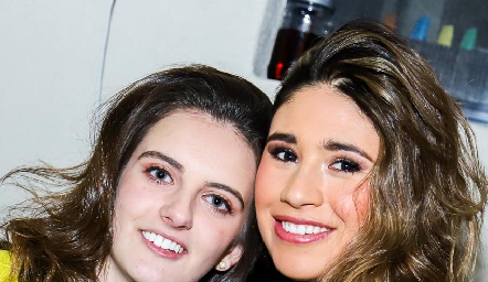  Melissa Meade e Isa Tobías.