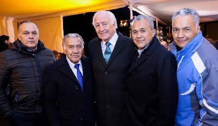  Marcelo de los Santos con sus amigos.