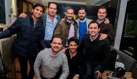  Mario Martell, Carlos Sánchez, José Martín Alba, Luis Alberto Mahbub, José Jaime Herrera, Pedro Pablo Lozano, Roberto Fernández y Fernando Rosell.