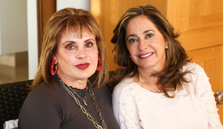  María Luisa Otero y Patricia Gaviño.