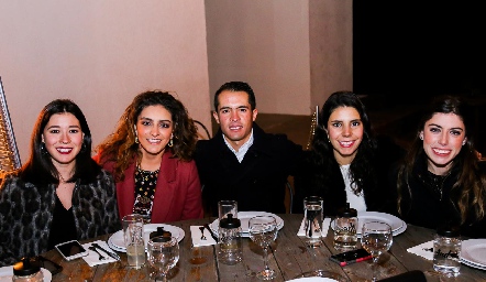  Montse Del Valle, Bere Hinojosa, Diego González, Ilse Lázaro y Andrea Vilet.