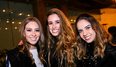  María José López, Ana Paula López y Pía Gómez.