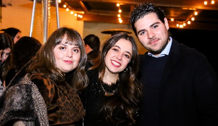  Naela Sáenz, Eugenia Torres y Chino de la Garza.