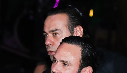  Alejandro y Carlos Torres.