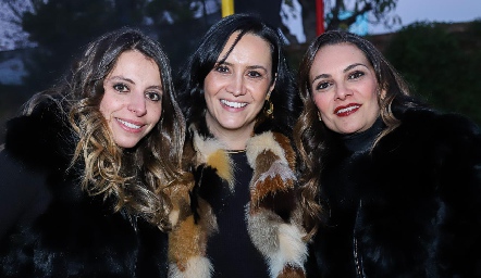  Genoveva, Laura y Carla Galarza.