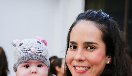 Sofía Estrada con su hija Lucila.