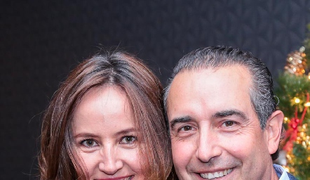  Los anfitriones, Paulina Quiroz y Alejandro Elizondo.