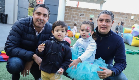  Jorge, Emilio, Valeria y David Cortés.