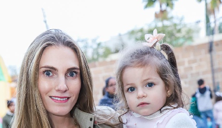  Carla Huber con su hija Vittoria.