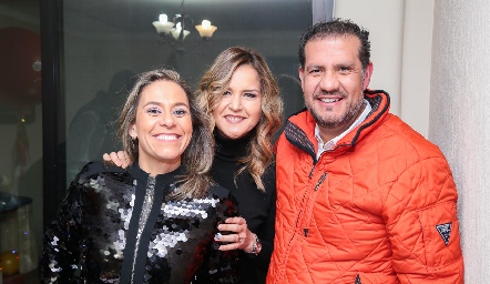  Michelle Zarur, Erika Olivares y Juan José Yáñez.