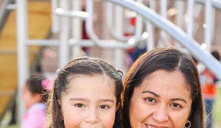 Cristina y Sara Valadez.