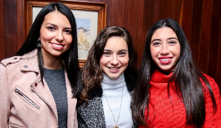  Andrea Rivera, Dani González y Ana Paula Flores.
