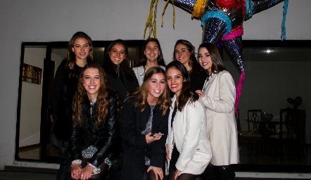  Renata Fernández, Natalia Rentería, Natalia González, Fer García, Moni Michel, Regina Morones, Marthita Ricavar y Ale Michel.