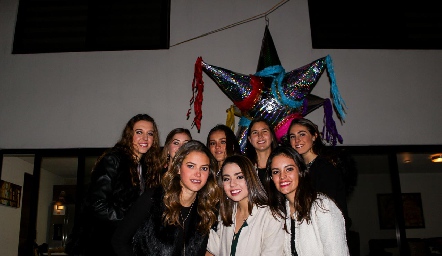  Moni Michel, Regina Morones, Natalia Rentería, Natalia González, Fer García, Renata Fernández, Ale Michel y Marthita Ricavar.