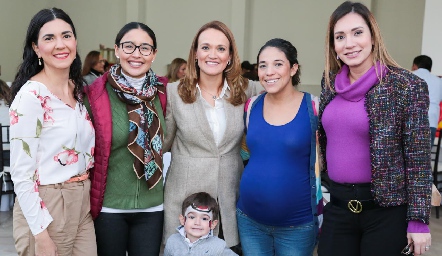  Marcela Peña, Andrea Loredo, Mónica González y el pequeño Santino, Elizabeth González y Cynthia Pérez.