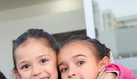  Andrea y Silvana.