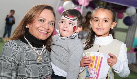  La abuela y sus nietos.