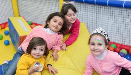  Las peques.
