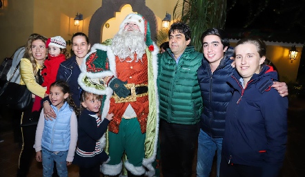  Santa visita a la familia Torres.