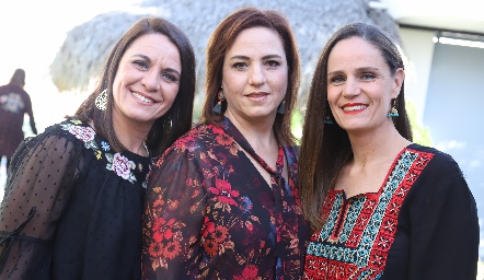  Lupita, Patricia y Lorena Bárcena.