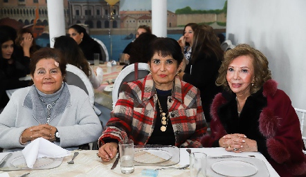  Rosa Elena Espinosa, Mago Espinosa y Carmela Alonso.