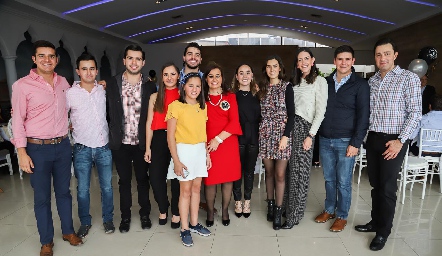  Lety con sus sobrinos Pérez.