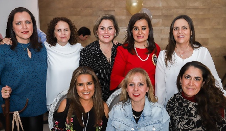  Lety con sus amigas.
