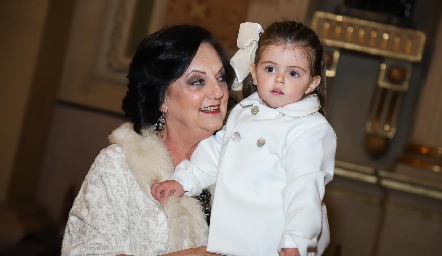  Melissa Gómez con su nieta Lola.